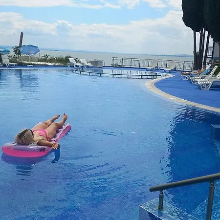 Direkt Am Pool Apartament