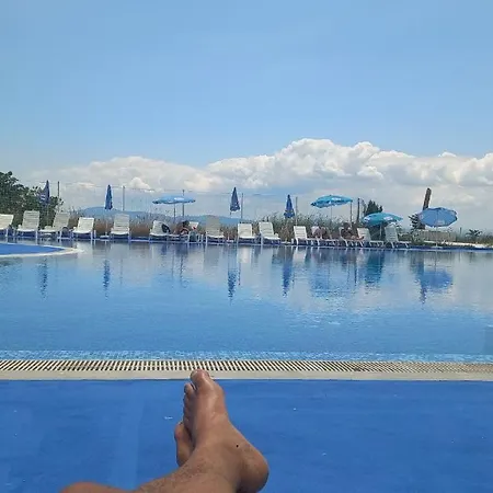 Direkt Am Pool Apartment *