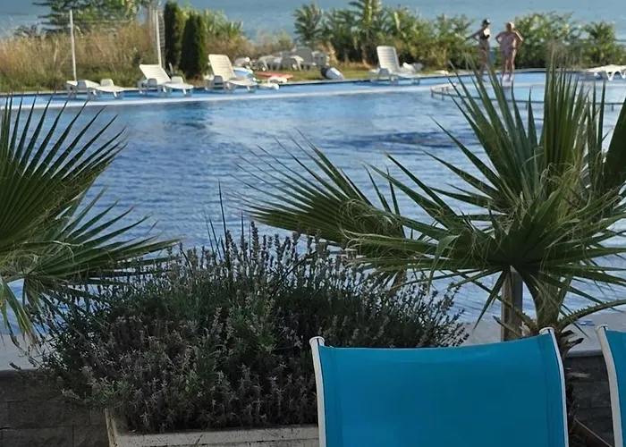 Direkt Am Pool アパート ポモリエ